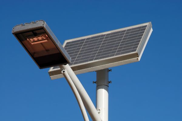 https://sraysglobal.com/wp-content/uploads/2022/12/solar-street-light-img.jpg 600w, https://sraysglobal.com/wp-content/uploads/2022/12/solar-street-light-img-300x200.jpg 300w